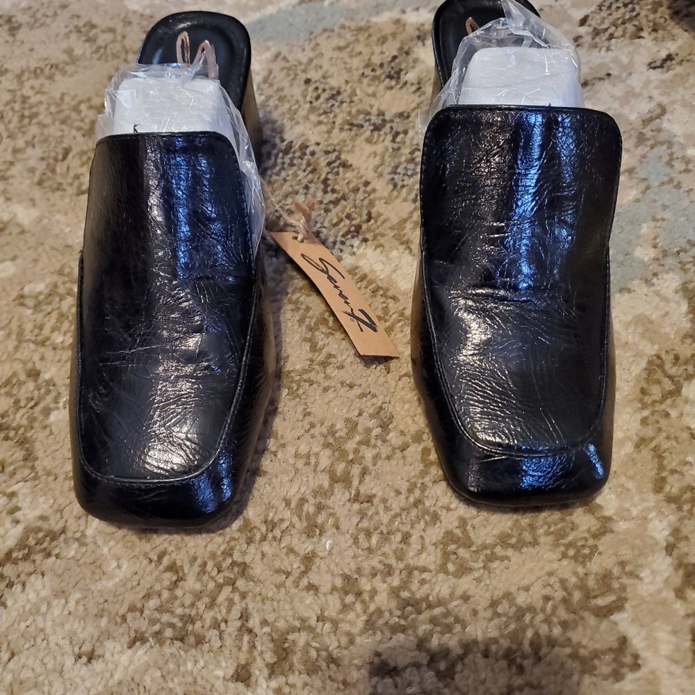 Mule shoes